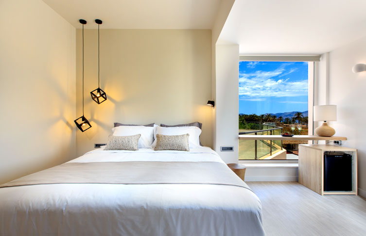 DELUXE DOUBLE ROOM WITH SEA VIEW