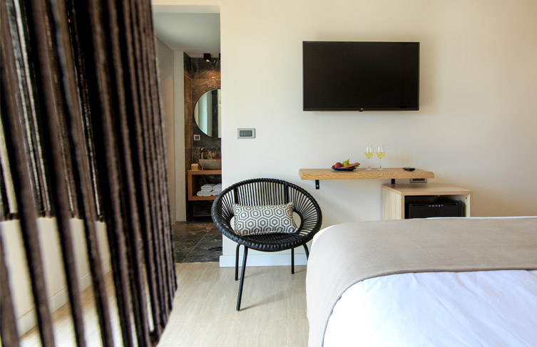 DELUXE DOUBLE ROOM WITH GARDEN VIEW